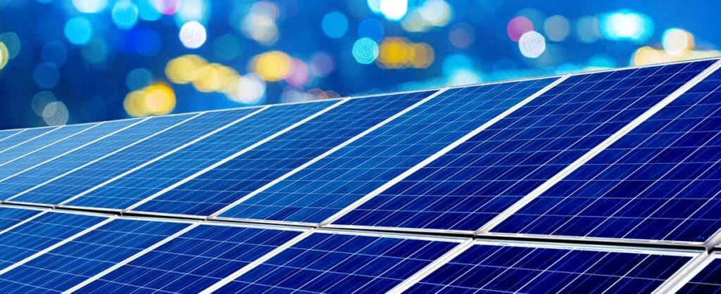 Energía solar para empresas ¿Es útil?
Paneles solares instalados en empresa ecuatoriana
Sistema solar empresarial funcionando en Quito